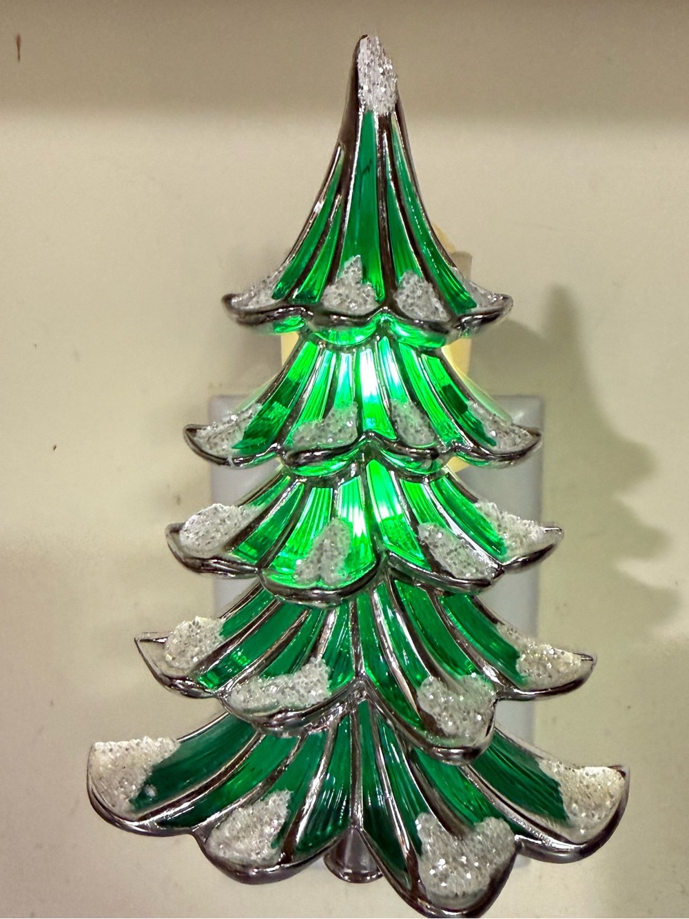 Green fir tree Holiday Wall Accent wallflower plug